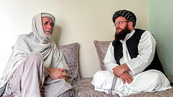 Deputy Minister of Art and Culture Inquires About the Health of Professor Mohammad Asif Samim