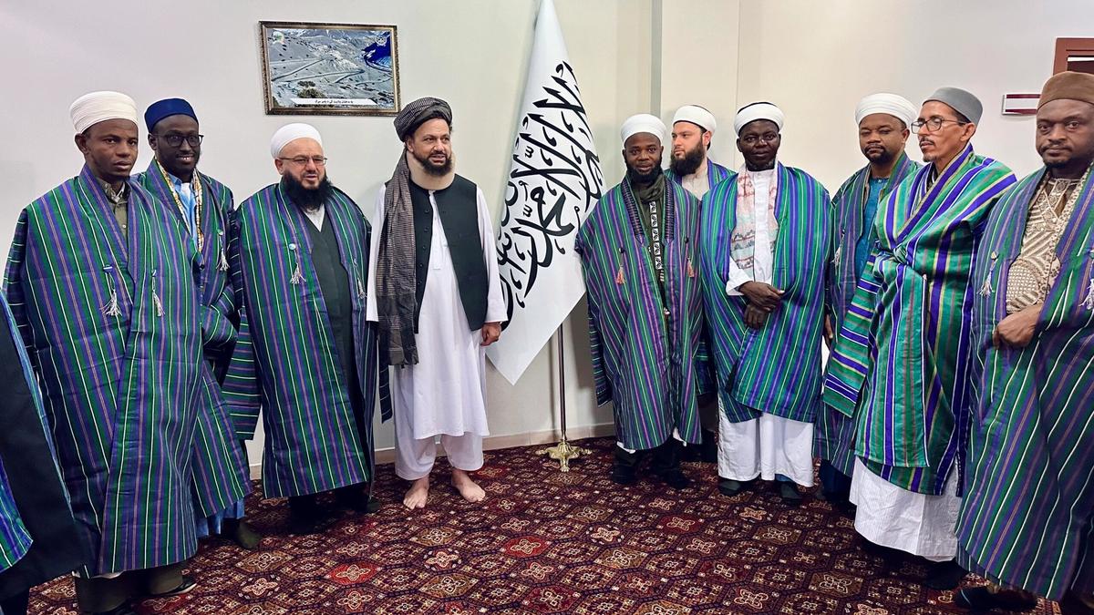 Islamic Emirate Minister Meets Scholars from Multiple Countries on Islamic Unity