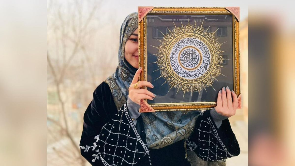 Afghan Painter Shabnam Serabi Builds Career After Girls' School Closures