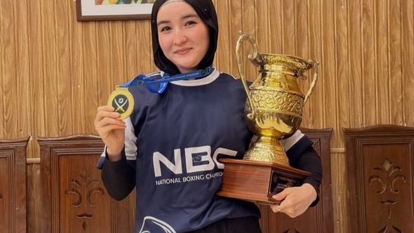 Afghan Boxer Freshta Khani Wins Gold at Pakistan National Championships