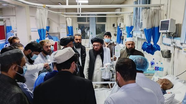 Maulvi Abdul Wali Haqqani Urges Health Workers to Attend to Responsibilities During Hospital Visit