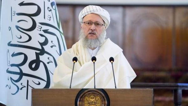 Islamic Emirate Deputy Prime Minister Assures Support for Returning Refugees During Kabul Camp Visit