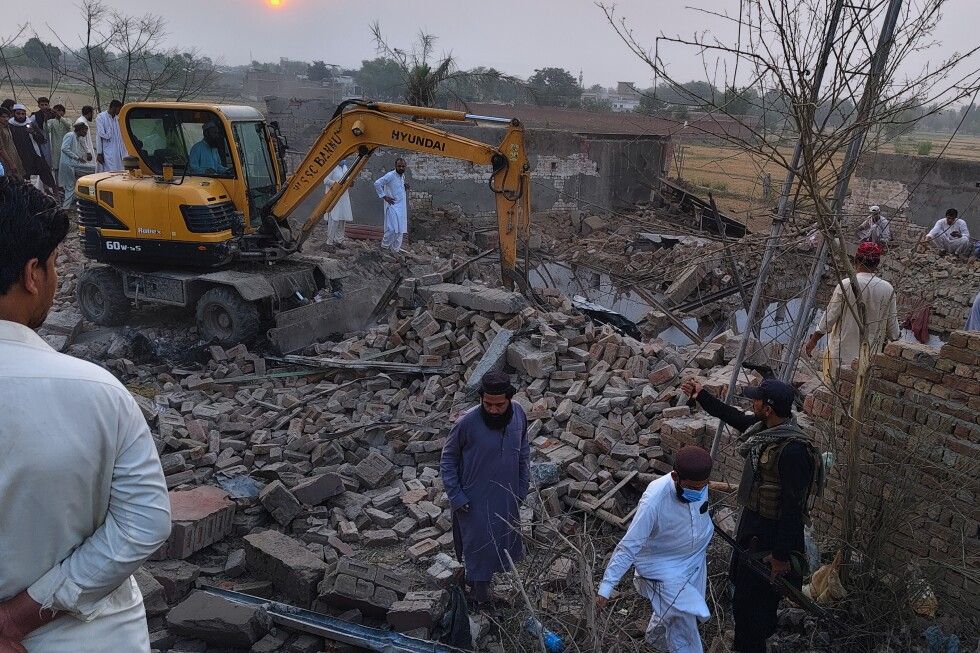 Suicide Attack Targets Police Post in Bannu, Pakistan