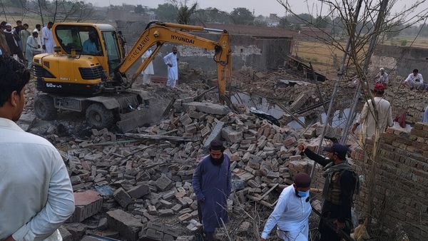 Suicide Attack Targets Police Post in Bannu, Pakistan