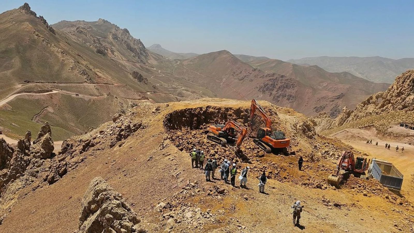Taliban Ministry of Mines Awards Contracts for Mineral Extraction in Bamyan