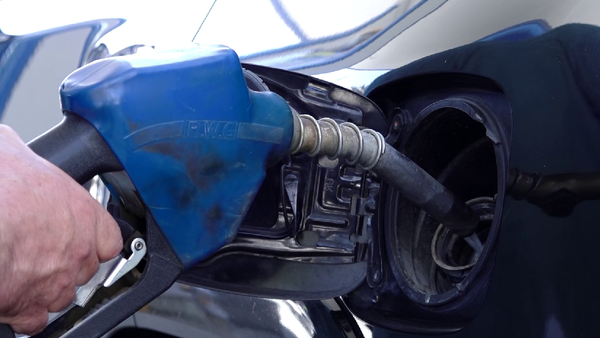 Global Oil Prices Decline but Afghan Fuel Prices See Only Minor Reductions