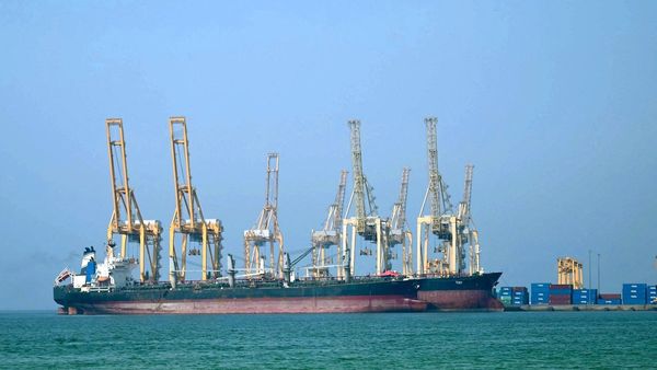 Iran Warns Britain and France Against Military Activity in Strait of Hormuz