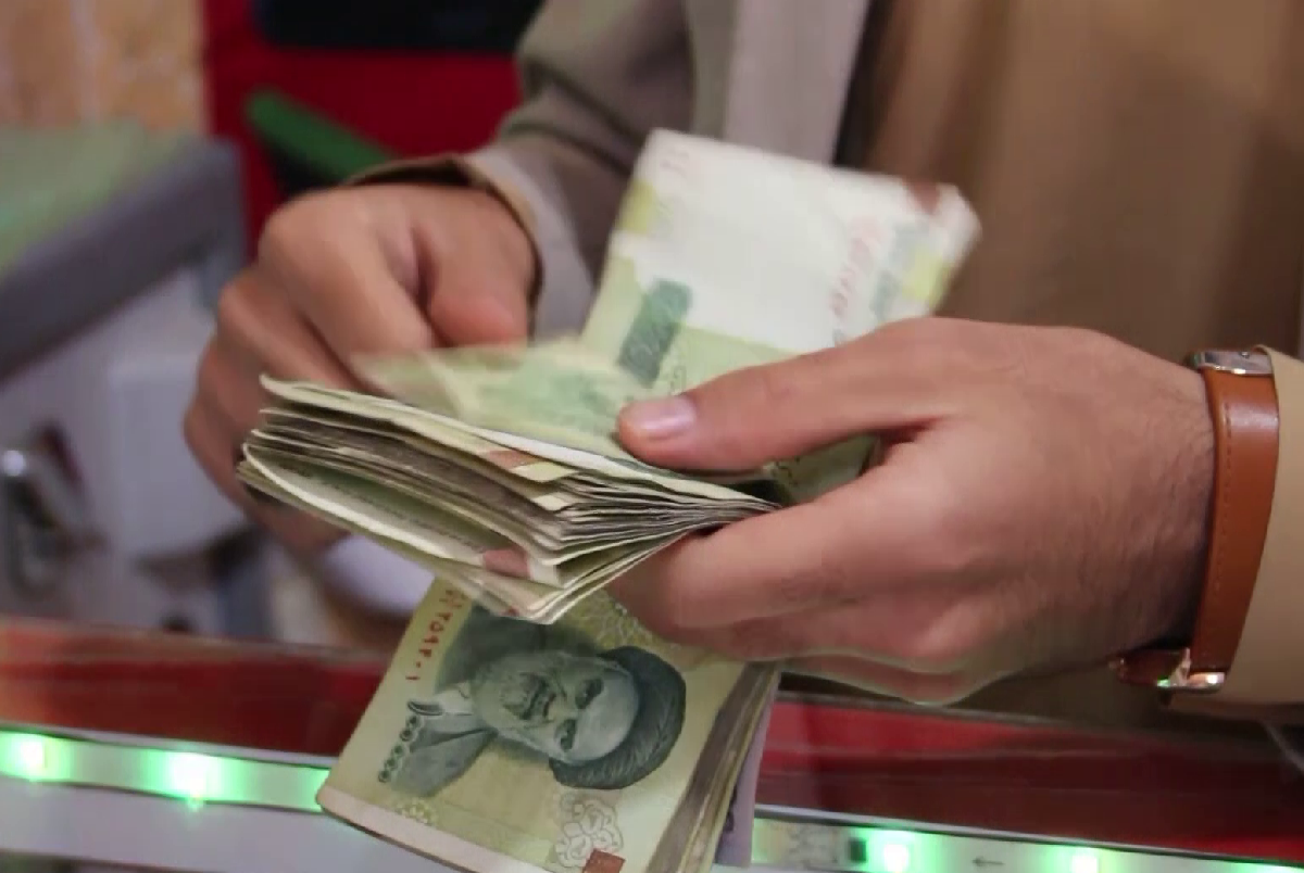 Central Bank Bans Iranian and Pakistani Currencies to Strengthen Afghani