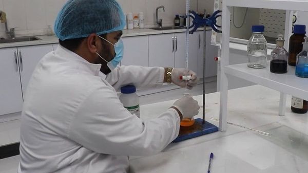 Taliban Arrest Two Doctors in Kandahar Over Mahram Restrictions