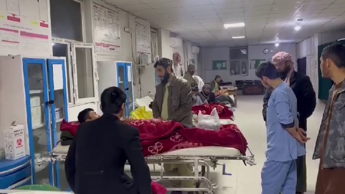 Three injured jumping from building during earthquake in Balkh