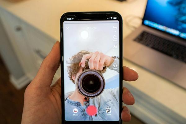 How to Turn Product Photos Into Videos With AI (Without Hiring a Video Team)