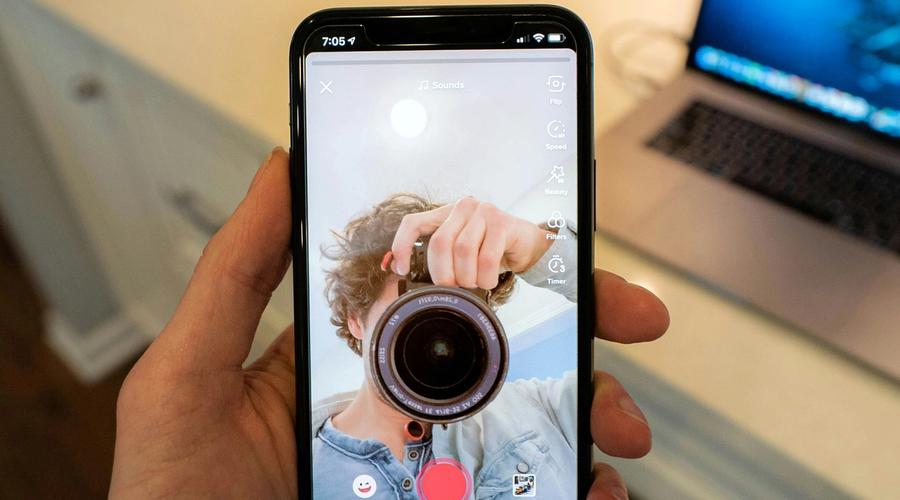 How to Turn Product Photos Into Videos With AI (Without Hiring a Video Team)