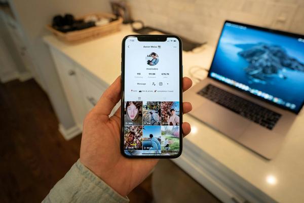 Frameloop AI vs facelessly.ai: Best for Faceless TikTok?