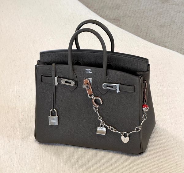 What Hermès is saying with its 2026 colour palette