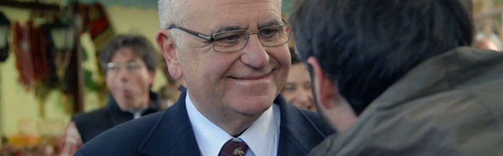 Talmannen i Valencias regionalparlament Juan Cotino (PP) &auml;r den senaste att bli avkl&auml;dd av granskningsprogrammet "Salvados", lett av Jordi &Eacute;vole. Foto: La Sexta