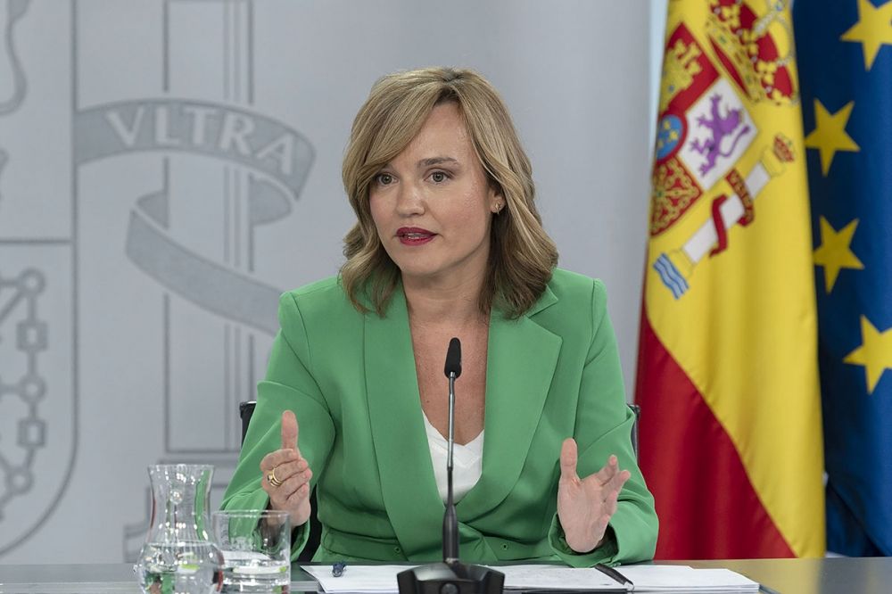 Regeringens spr&aring;kr&ouml;r Pilar Alegr&iacute;a menar att det &auml;r sl&ouml;seri med b&aring;de parlamentets och allm&auml;nhetens tid att debattera en budgetproposition som fr&aring;n b&ouml;rjan saknar st&ouml;d f&ouml;r att g&aring; igenom.