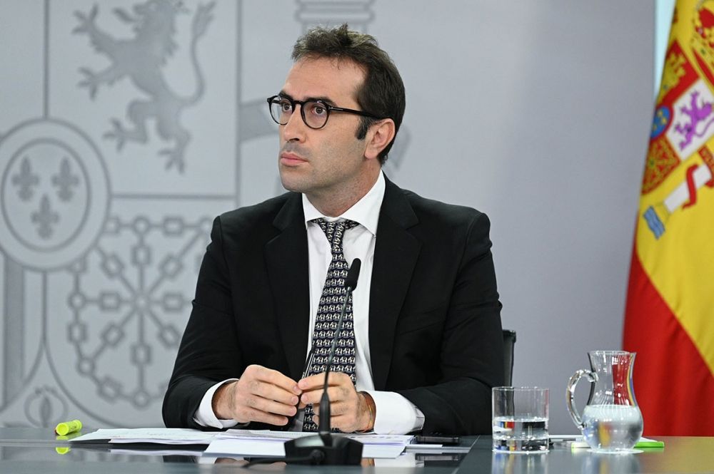 Finansminister Carlos Cuerpo (PSOE) visar fortsatt optimism f&ouml;r den spanska ekonomin.