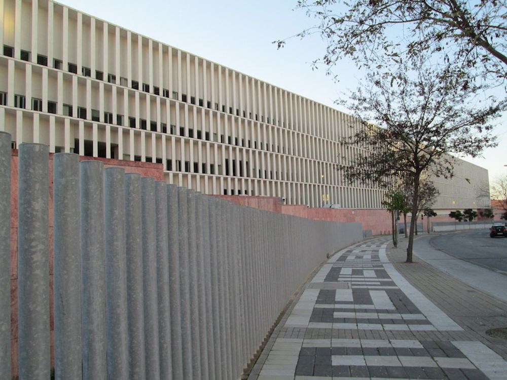 Familjedomstolarna i M&aacute;laga f&aring;r just nu in dubbelt s&aring; m&aring;nga &auml;renden varje dag, j&auml;mf&ouml;rt med normalt och det kan ta mellan sex och tolv m&aring;nader f&ouml;r dem att hinna ikapp.