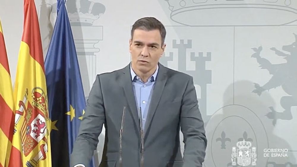 Mot f&ouml;rmodan annonserade S&aacute;nchez inga omedelbara aktioner, efter att Spanien g&aring;tt in i extrem smittrisk.
