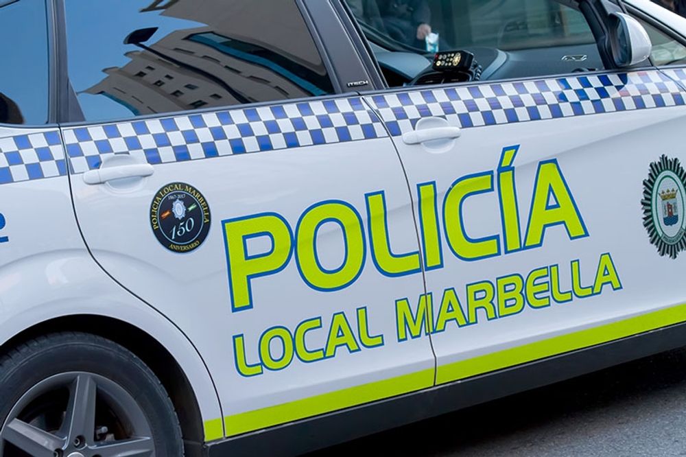 De tv&aring; anm&auml;lda lokalpoliserna i Marbella greps 5 augusti.