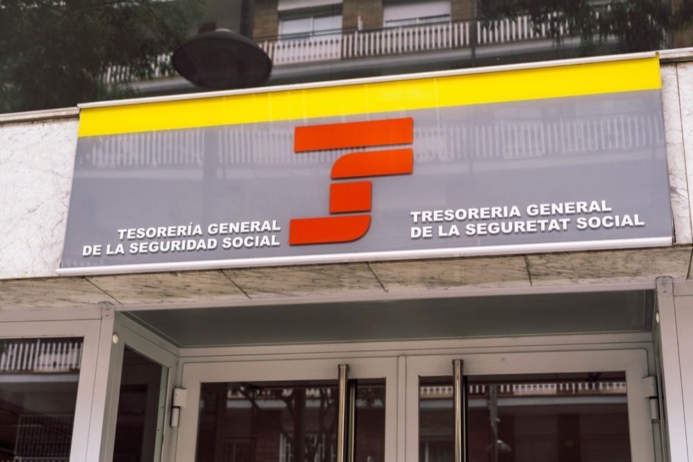 H&ouml;jningen g&auml;ller retroaktivt fr&aring;n &aring;rsskiftet och f&ouml;r att undvika en stor eng&aring;ngskostnad vid &aring;rsskiftet rekommenderas ber&ouml;rda personer att snarast justera sina regelbundna inbetalningar.