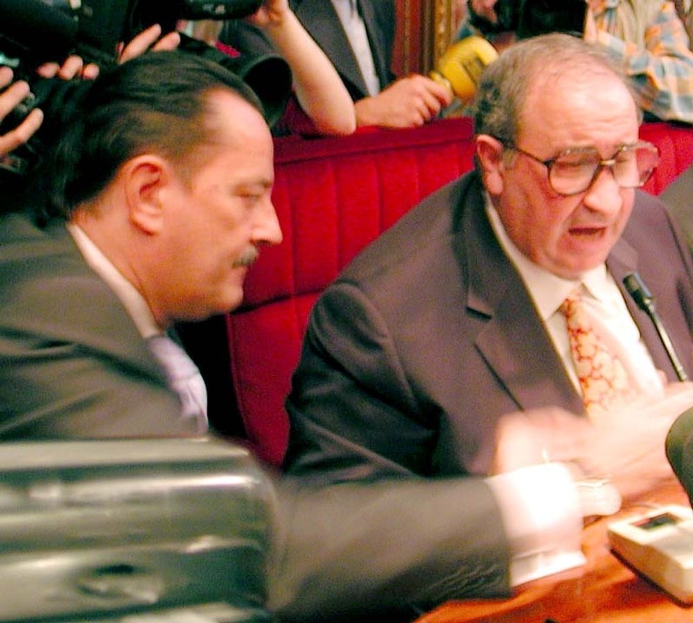 Foto av Jes&uacute;s Gil tillsammans med Juli&aacute;n Mu&ntilde;oz 2002.