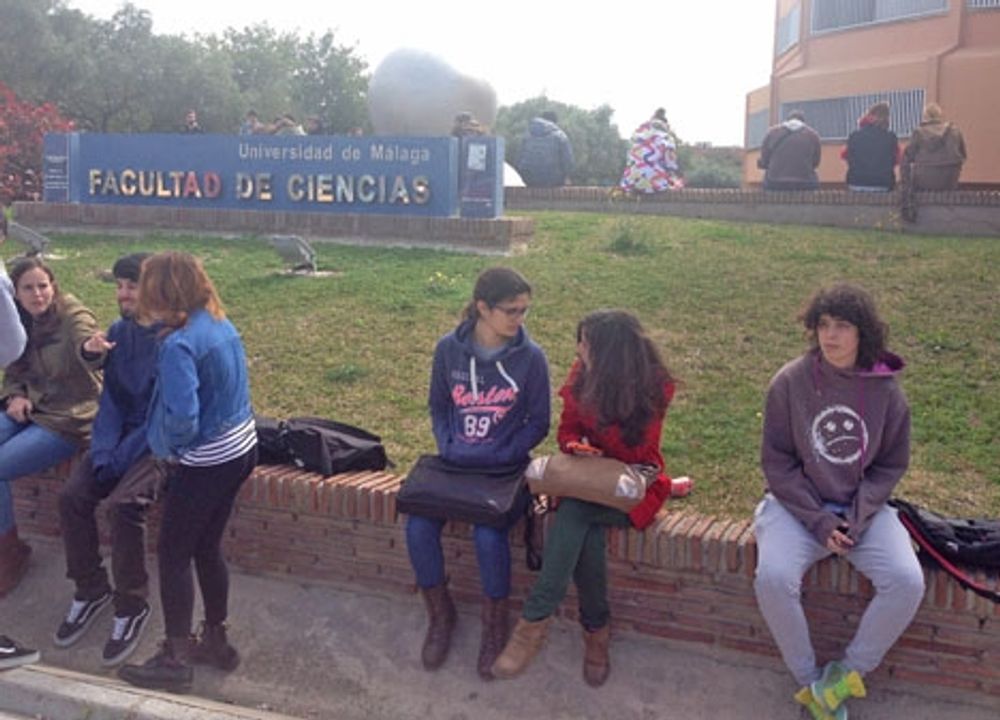 Studenter vid universitet i M&aacute;laga.
