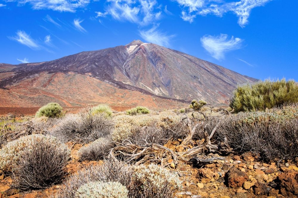 Enligt Valent&iacute;n Troll &auml;r den geologiska strukturen under La Palma mer ben&auml;gen att orsaka framtida utbrott &auml;n det v&auml;l&ouml;vervakade systemet kring Teide p&aring; Tenerife.