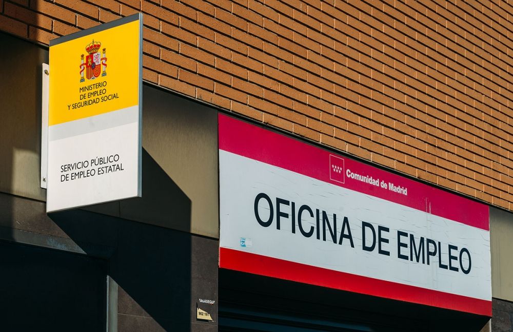 Spanien har fortfarande bland den st&ouml;rsta andelen arbetsl&ouml;sa i hela EU, men aldrig tidigare har s&aring; m&aring;nga varit sysselsatta i landet.
