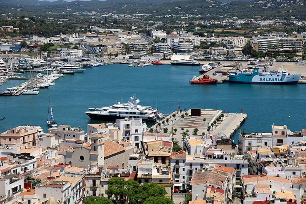 Boende p&aring; Ibiza vill bland annat se en begr&auml;nsning av antalet fordon p&aring; &ouml;n, i likhet med det som g&auml;ller p&aring; Formentera sedan 2019.