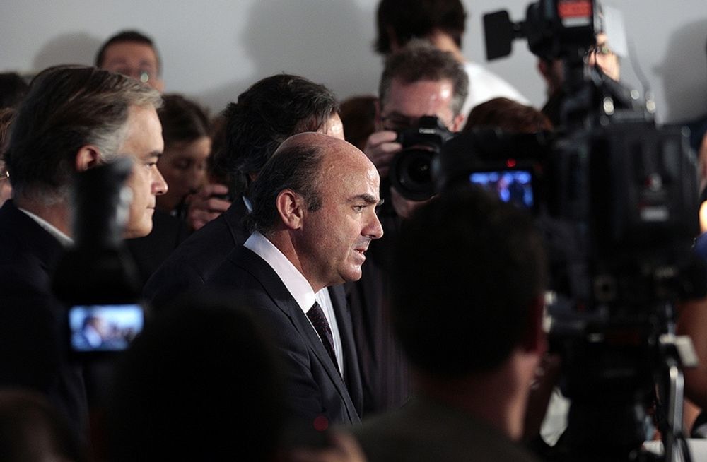 Finansministern Luis de Guindos tvingas medge att de dystra prognoserna f&ouml;r Spanien kommer att sl&aring; in i &aring;r.