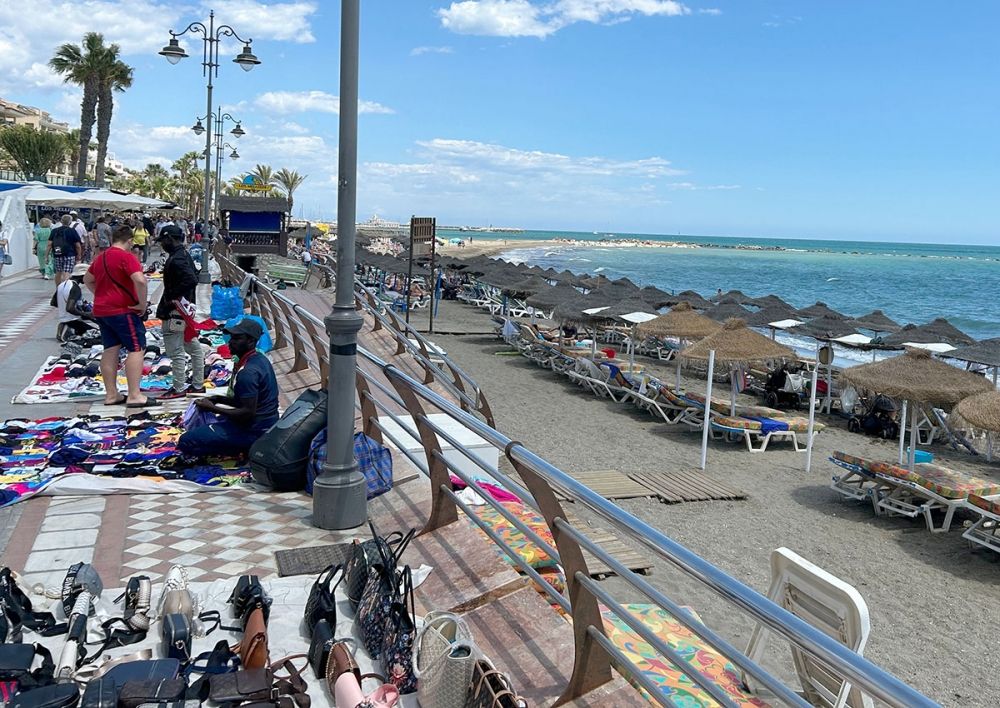 F&ouml;retagare i Benalm&aacute;dena ber&auml;knar att de f&ouml;rlorar mellan 20 och 30 procent av sin oms&auml;ttning till den illegala handeln.