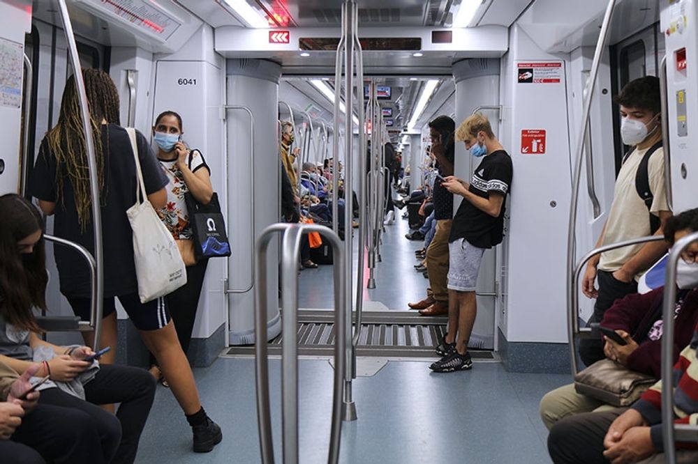 P&aring;budet p&aring; munskydd i kollektivtrafiken v&auml;ntas h&auml;vas inom kort.