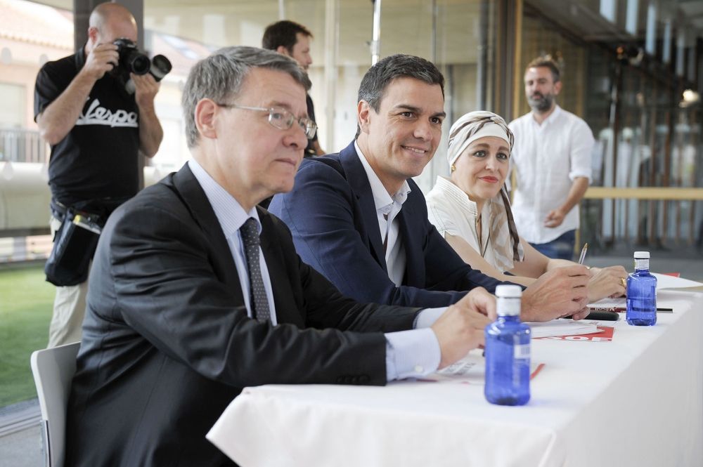 Jordi Sevilla anser att regeringen tvingas godk&auml;nna &aring;tg&auml;rder under utpressning som saknar koppling till en socialistisk agenda. (Arkivbild) Foto: PSOE