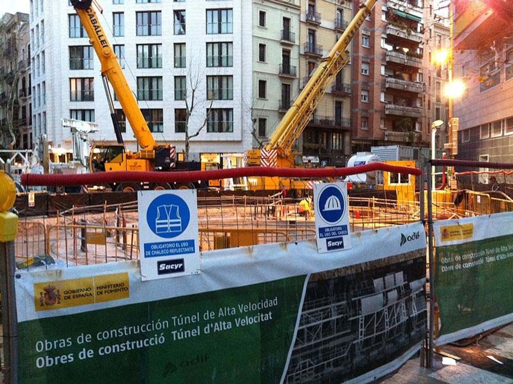 Budgeten f&ouml;r AVE-linjen till Barcelona ska medvetet ha bl&aring;sts upp.