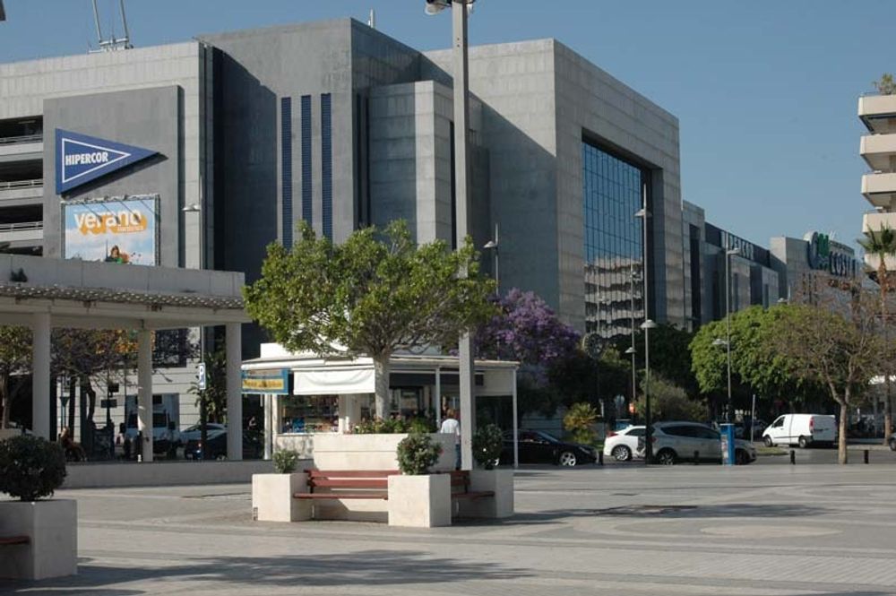 K&ouml;pcentret Costa Marbella &aring;lades den hittills st&ouml;rsta boten i Marbella f&ouml;r bygg&ouml;vertr&auml;delse.