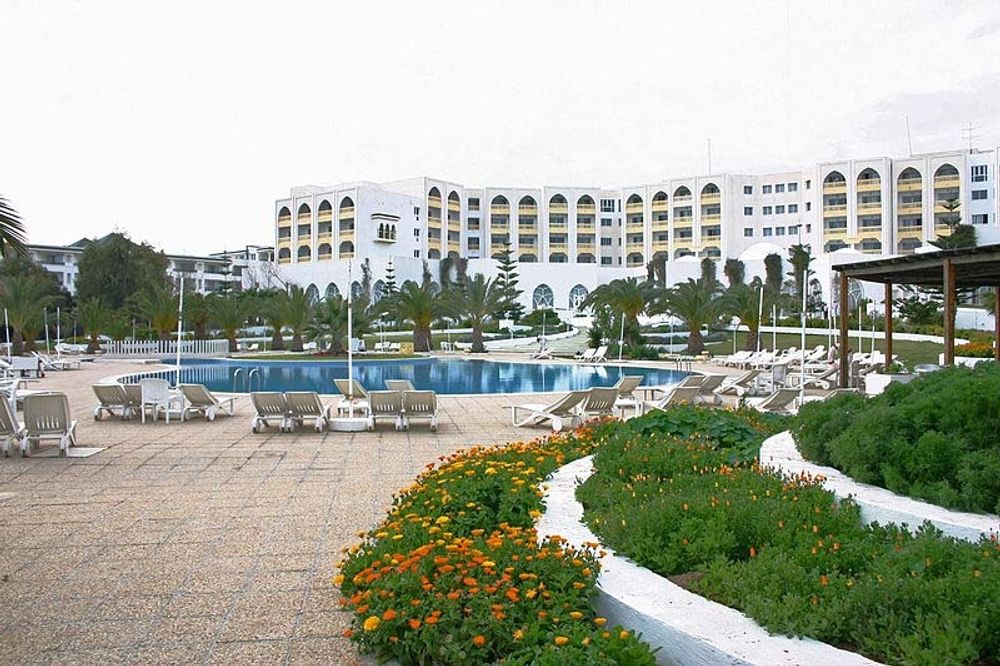 Ett av hotellen som drabbades av attentatet i Tunisien tillh&ouml;r den spanska kedjan Riu.