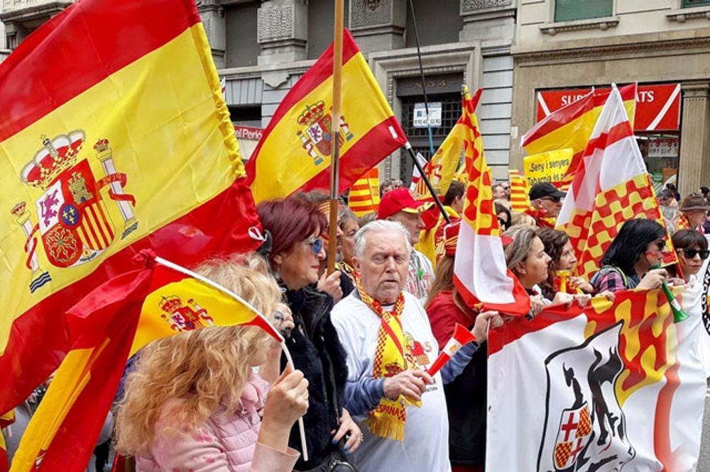 Allt fler st&auml;ller sig &aring;siktsm&auml;ssigt p&aring; barrikaderna, vare sig det g&auml;ller reella konflikter, som den i Katalonien, som p&aring;hittade.