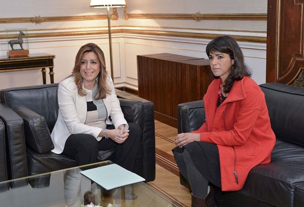 Podemos-ledaren i Andalusien Teresa Rodr&iacute;guez (till h&ouml;ger) finner inte att Susana D&iacute;az lyssnat till deras grundkrav f&ouml;r st&ouml;d.