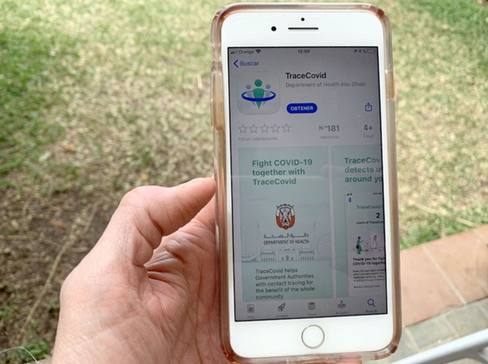 Bildtext: Integritetskr&auml;nkande myndighets&ouml;vervakning eller effektivt verktyg i kampen mot viruset? Smittsp&aring;rning via mobilappar blir n&auml;sta steg f&ouml;r att kontrollera spridningen av Covid-19.