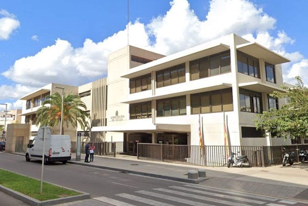 Byggnaden som inrymmer utl&auml;nningskontoret i Palma stad. Foto: Google Maps