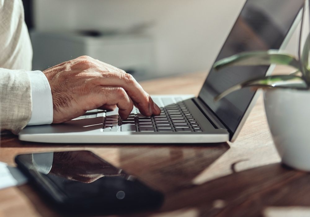 En ny tolkning av lagen inneb&auml;r risk f&ouml;r h&ouml;ga b&ouml;ter f&ouml;r de f&ouml;retag som inte respekterar de anst&auml;lldas r&auml;tt till digital fr&aring;nkoppling. Foto: Zivica Kerkez/Shutterstock