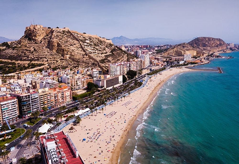 Norska turister har f&aring;tt upp &ouml;gonen f&ouml;r Alicante stad.