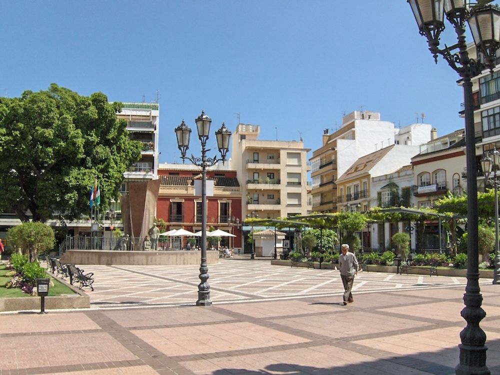 Plaza de la Constituci&oacute;n i Fuengirola.