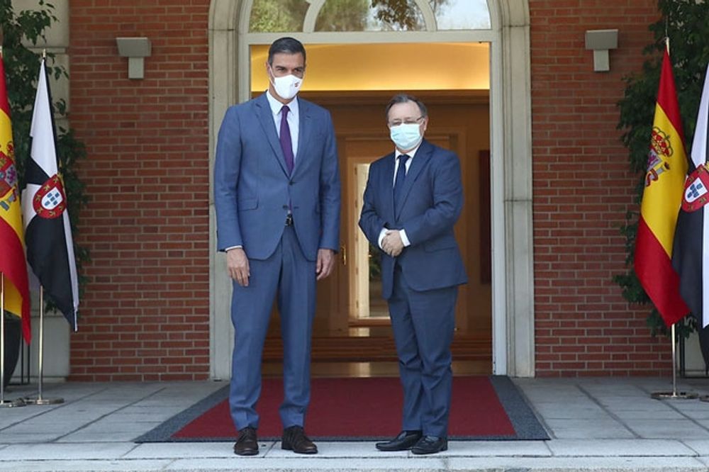 Regeringschefen Pedro S&aacute;nchez tog 25 augusti emot guvern&ouml;ren i Ceuta Juan Jes&uacute;s Vivas f&ouml;r att finna alternativa l&ouml;sningar f&ouml;r de omkring 800 marockanska minder&aring;riga som sedan m&aring;nader &auml;r omh&auml;ndertagna.