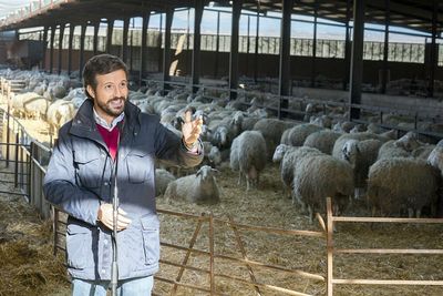 Boskapsuppf&ouml;darna stormade r&aring;dhuset i Lorca efter att Partido Popular, med partiledaren Pablo Casado i spetsen, i flera veckor f&ouml;rt en h&auml;tsk kampanj mot regeringen. Foto: PP
