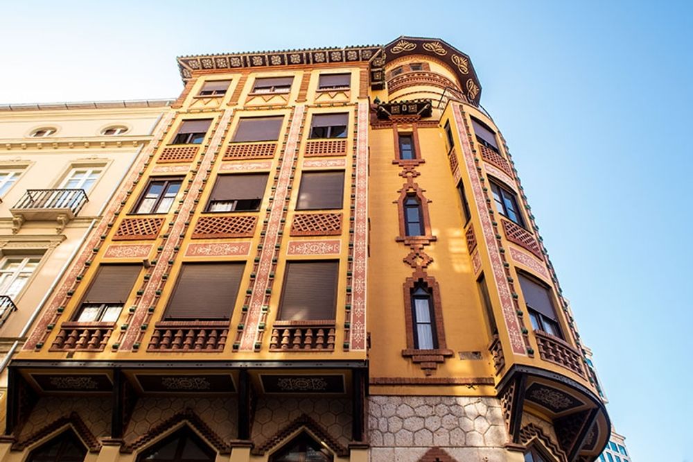 Edificio Sagasta, i M&aacute;lagas gamla stadsdel, &auml;r ett av m&aring;nga arv av stadsarkitekten Fernando Guerrero Strachan.