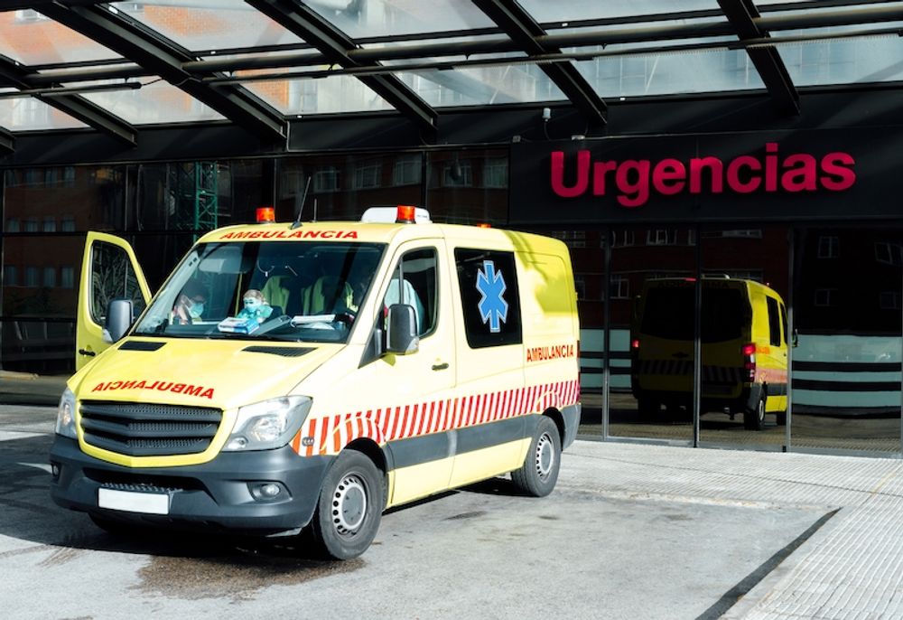 En kraftig &ouml;kning av s&aring;v&auml;l influensafall som Covid-19 har p&aring; m&aring;nga h&aring;ll i Spanien lett till en kollaps av prim&auml;rv&aring;rden och akutmottagningar.