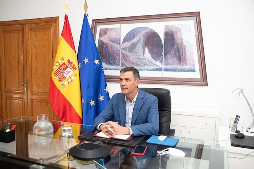 Regeringschefen Pedro S&aacute;nchez har valt att inte avlysa det sammankallade m&ouml;tet som ska behandla &ouml;kningen av antalet hatbrott i Spanien.