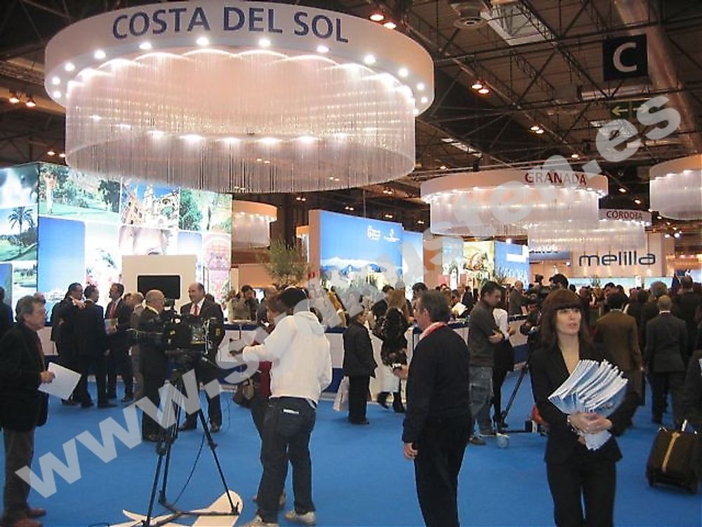 Den stora turistm&auml;ssan i Madrid Fitur p&aring;g&aring;r mellan 19 och 23 januari. I &aring;r g&aring;r m&auml;ssan p&aring; sparl&aring;ga, &auml;ven om den politiska n&auml;rvaron &auml;r stor, p&aring; grund av det stundande kommunvalet.